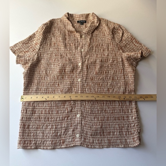 J. Crew Woman’s Tan Textured Button Down Shirt 🍂 - Picture 4 of 9